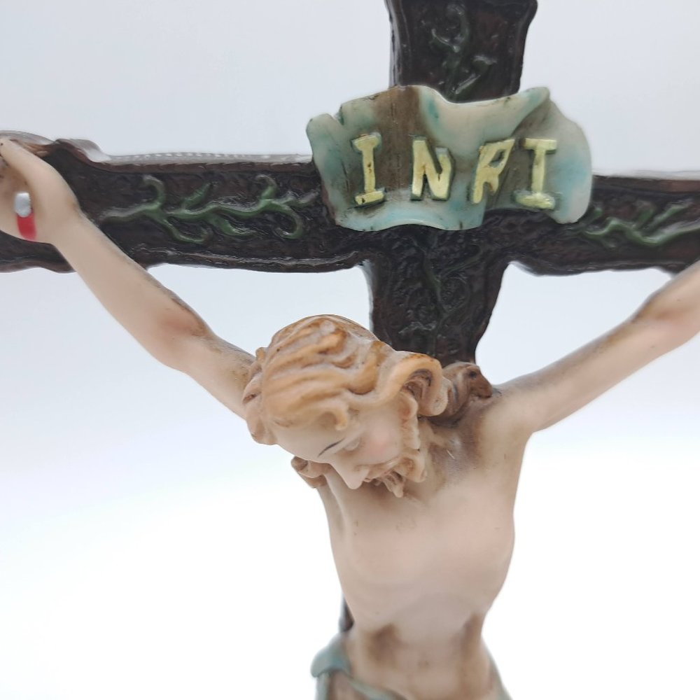 Jesus On The Cross -New Vintage Resin Crucifix - Picture 10 of 11